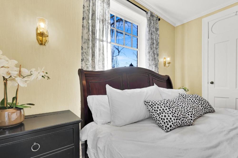The Valley House Inn Sprague Suite